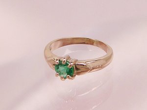 画像1: 愛あるファーストプレゼントに誕生指輪を K10ピンクゴールド ジュエルベビーリング [エメラルド]