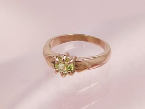 画像1: 愛あるファーストプレゼントに誕生指輪を K10ピンクゴールド ジュエルベビーリング [ペリドット]