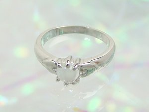 画像1: 愛あるファーストプレゼントに誕生指輪を　プラチナジュエルベビーリング　ムーンストーン