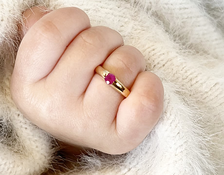 赤ちゃんの初めての指輪