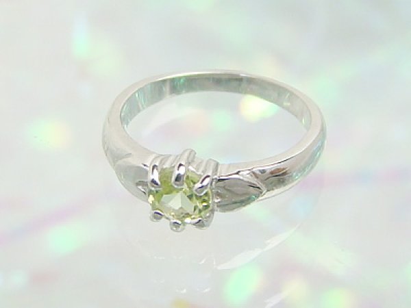 画像1: 愛あるファーストプレゼントに誕生指輪を　プラチナジュエルベビーリング　ペリドット (1)